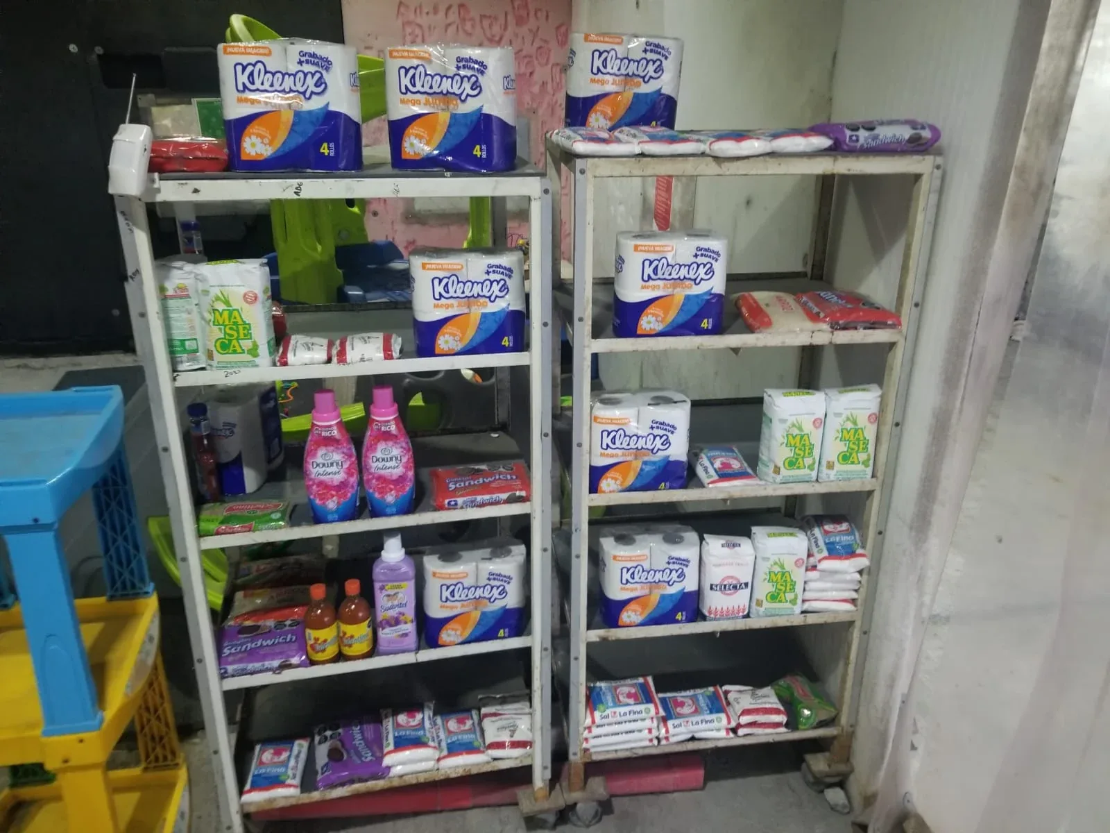 Estantes con premios reales: Kleenex, Maseca, Suavitel, Downy y más